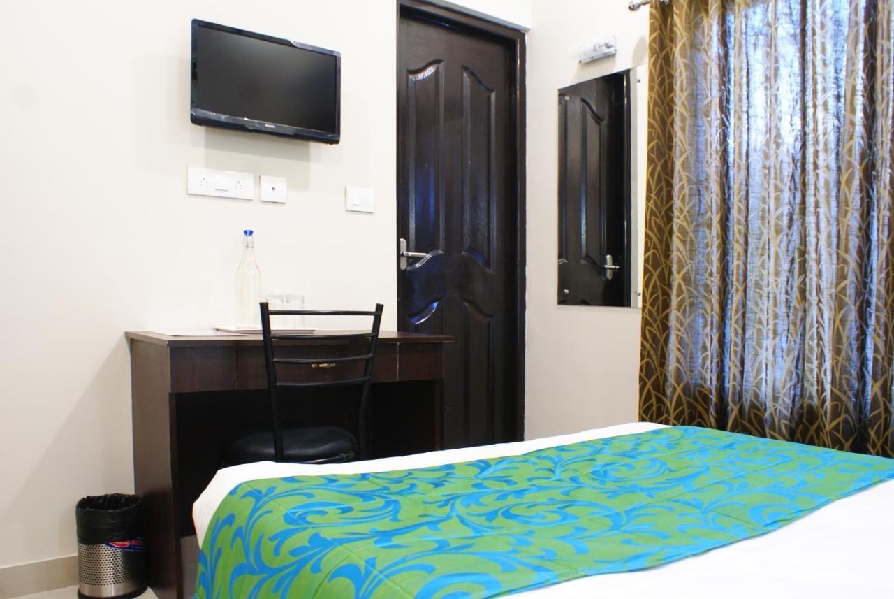 Collection O 8267 Galaxy Inn Коччи Экстерьер фото