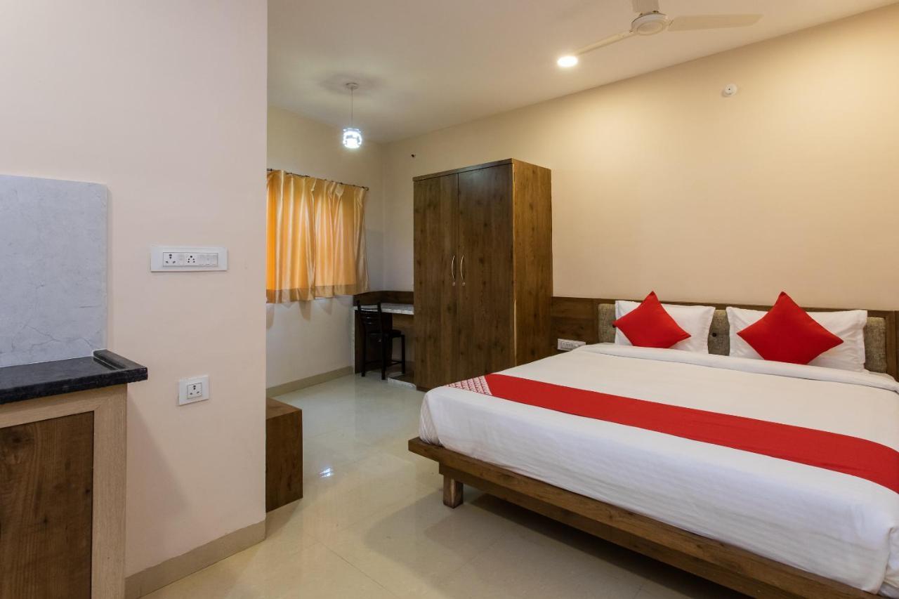 Collection O 8267 Galaxy Inn Коччи Экстерьер фото