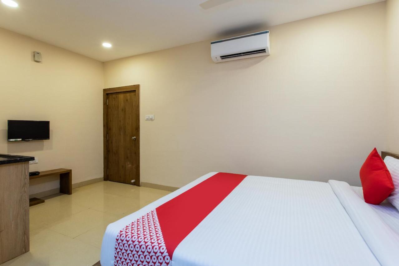 Collection O 8267 Galaxy Inn Коччи Экстерьер фото
