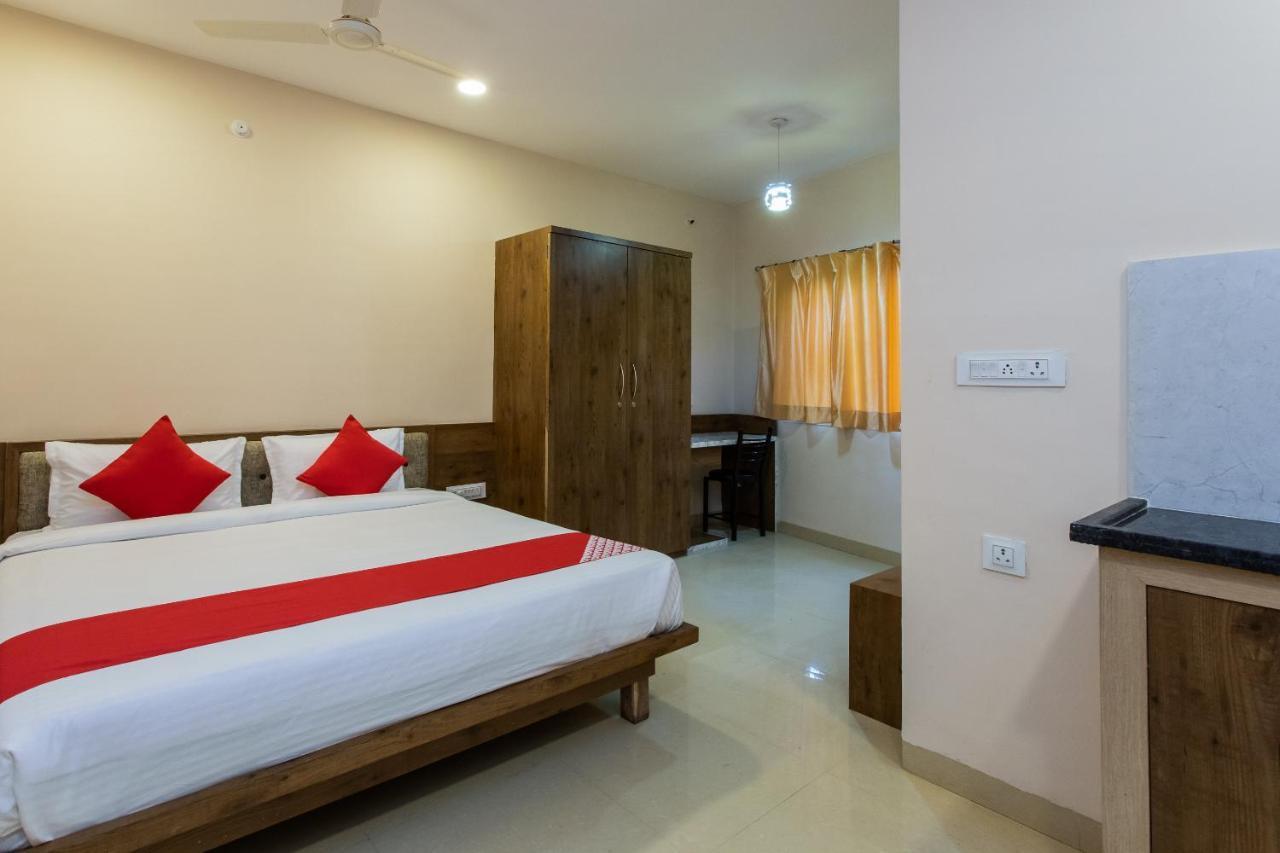 Collection O 8267 Galaxy Inn Коччи Экстерьер фото