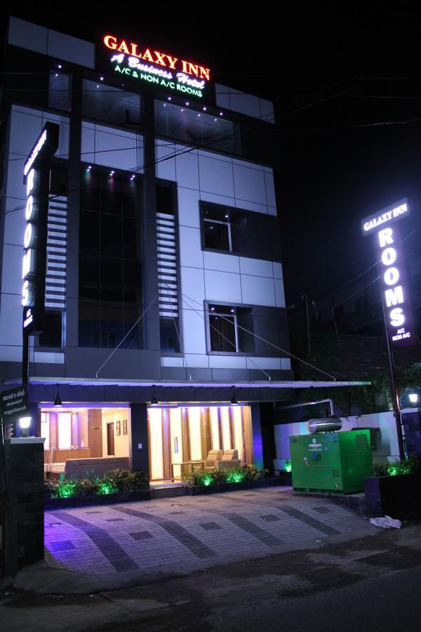 Collection O 8267 Galaxy Inn Коччи Экстерьер фото